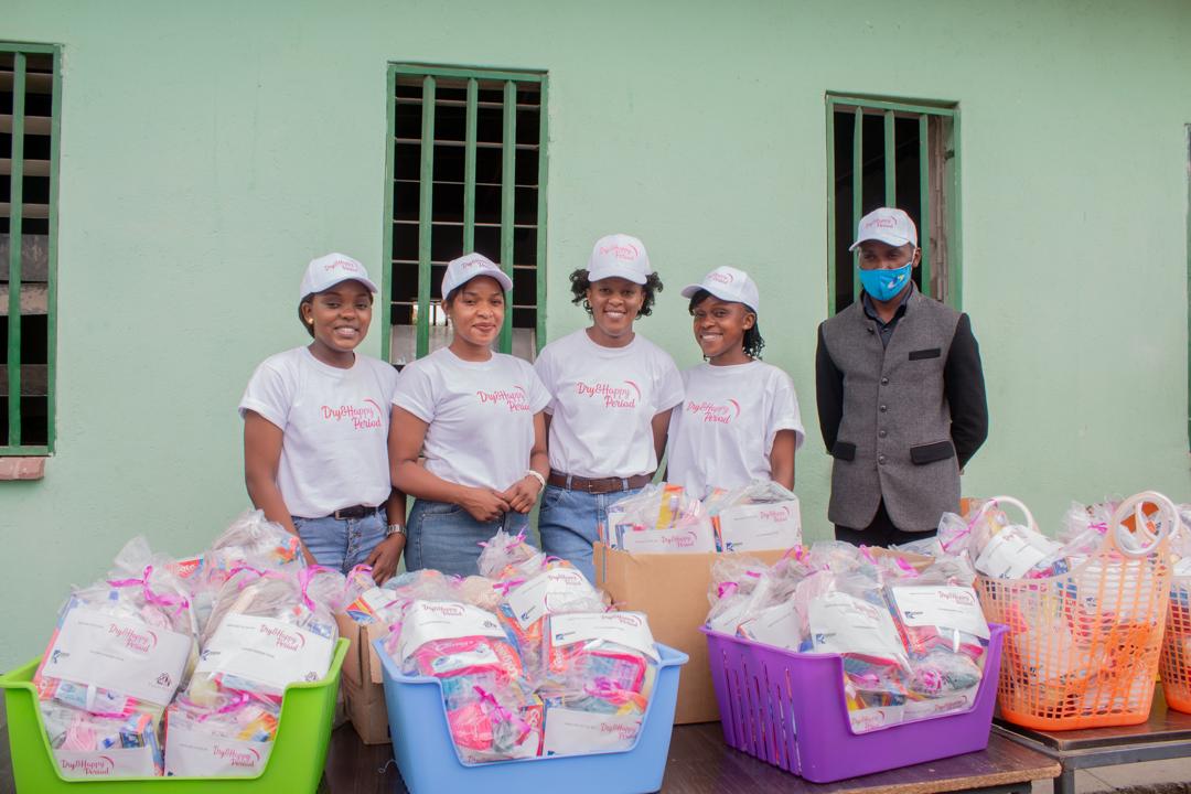 FOLIT volunteers and team